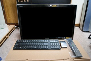 液晶部がツヤテカ過ぎて鏡みたいだった。